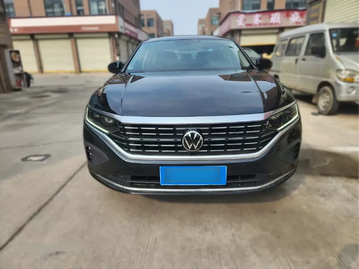 2024 Volkswagen Passat 2.0T 186HP L4 7DCT