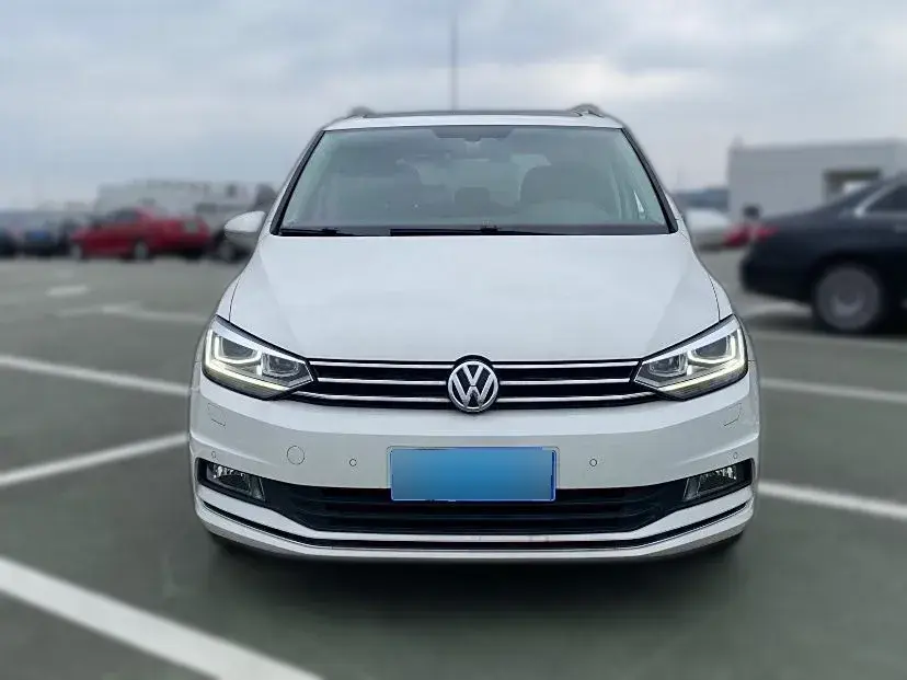 2016 Volkswagen Touran 1.8T 180HP L4 7DCT