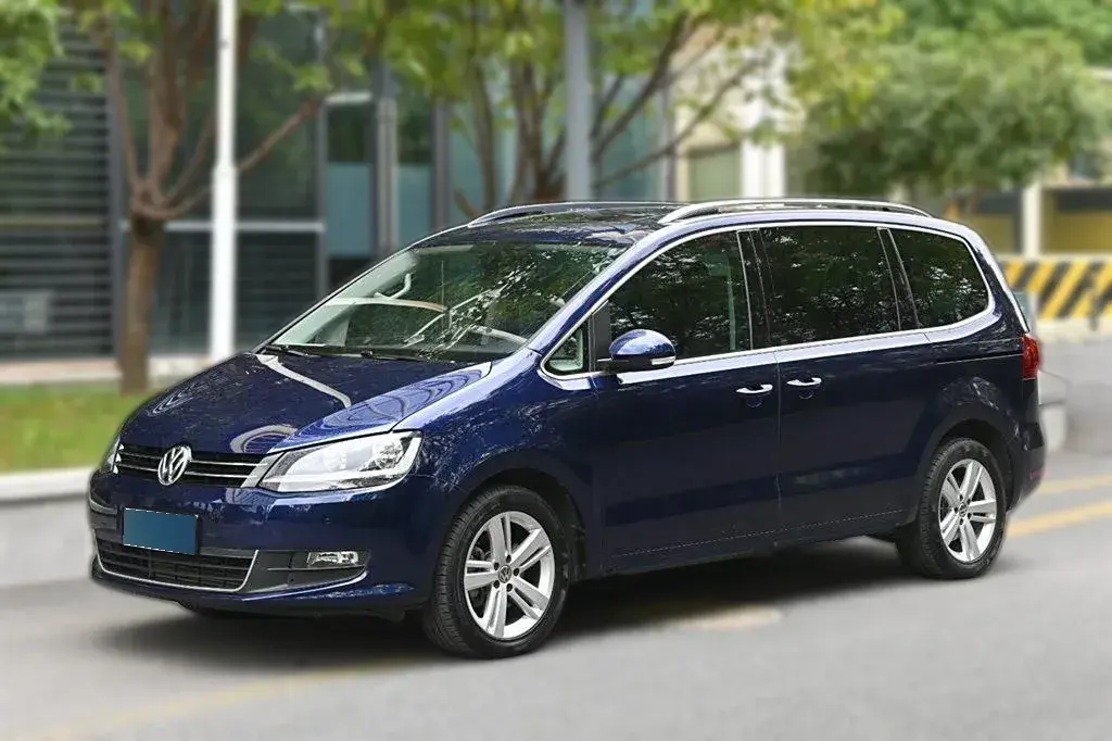 2018 Volkswagen Sharan 2.0T 220HP L4 6DCT