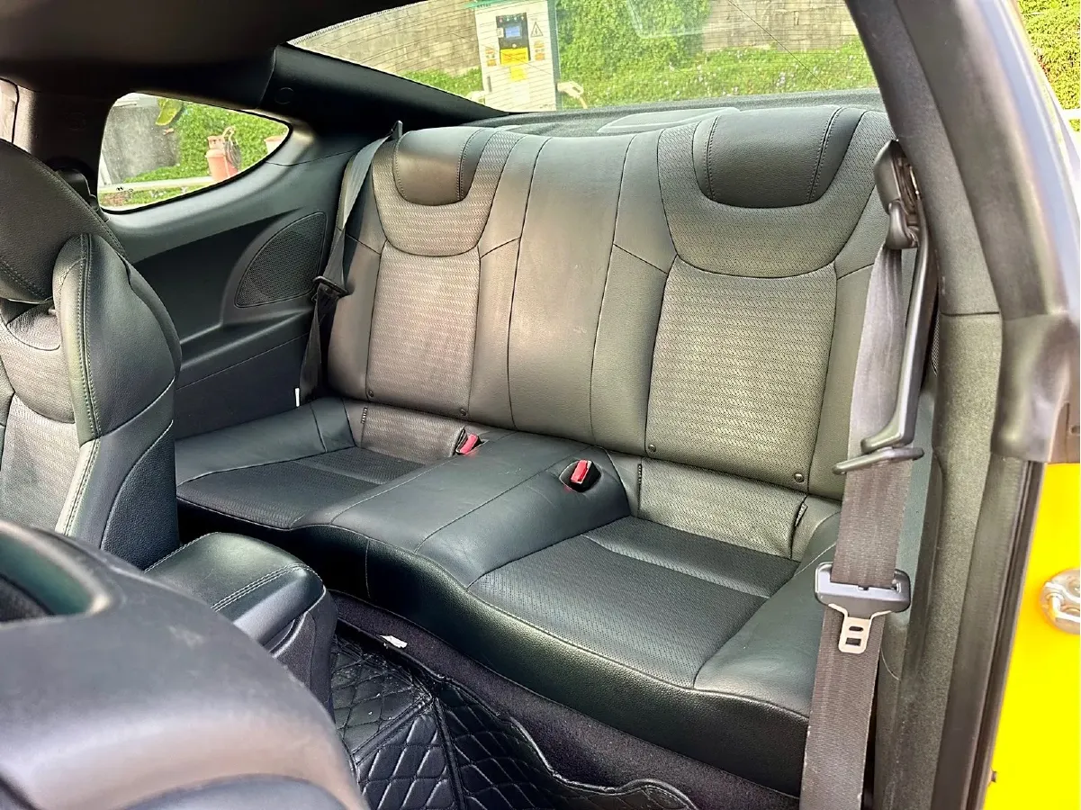 2012 Hyundai Rohens-Coupe 2.0T 260HP L4 8AT,autocango,china used car exporter,china ev exporter,chinese used car exporter,chinese used ev exporter