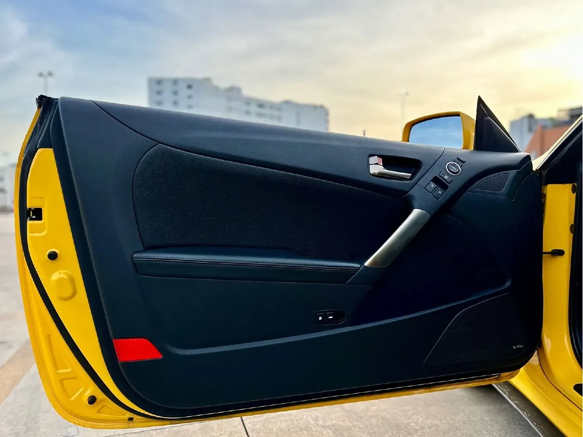 2012 Hyundai Rohens-Coupe 2.0T 260HP L4 8AT,autocango,china used car exporter,china ev exporter,chinese used car exporter,chinese used ev exporter