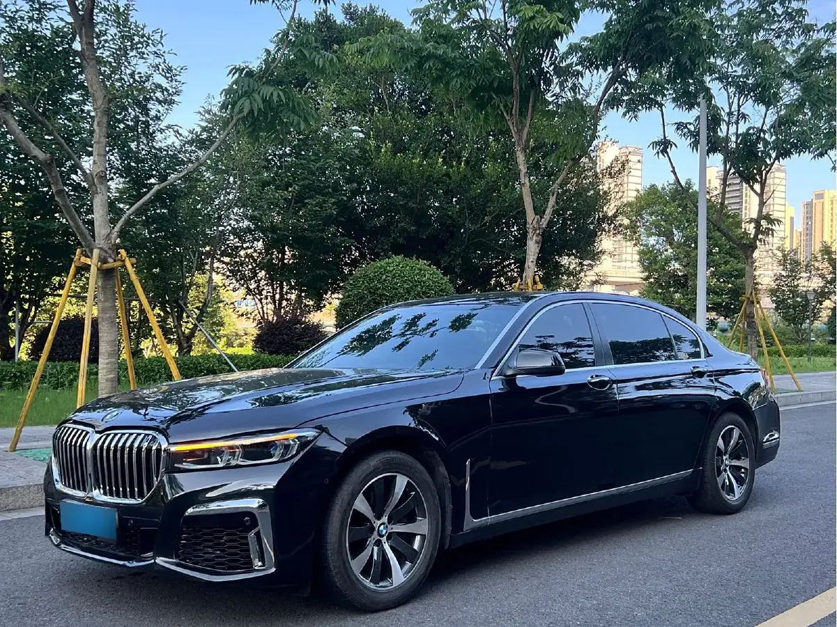 2013 BMW 7 Series 3.0T 320HP L6 8AT