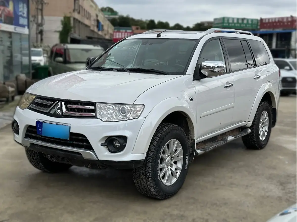 2013 Mitsubishi Pajero 3.0L 252HP V6 5AT