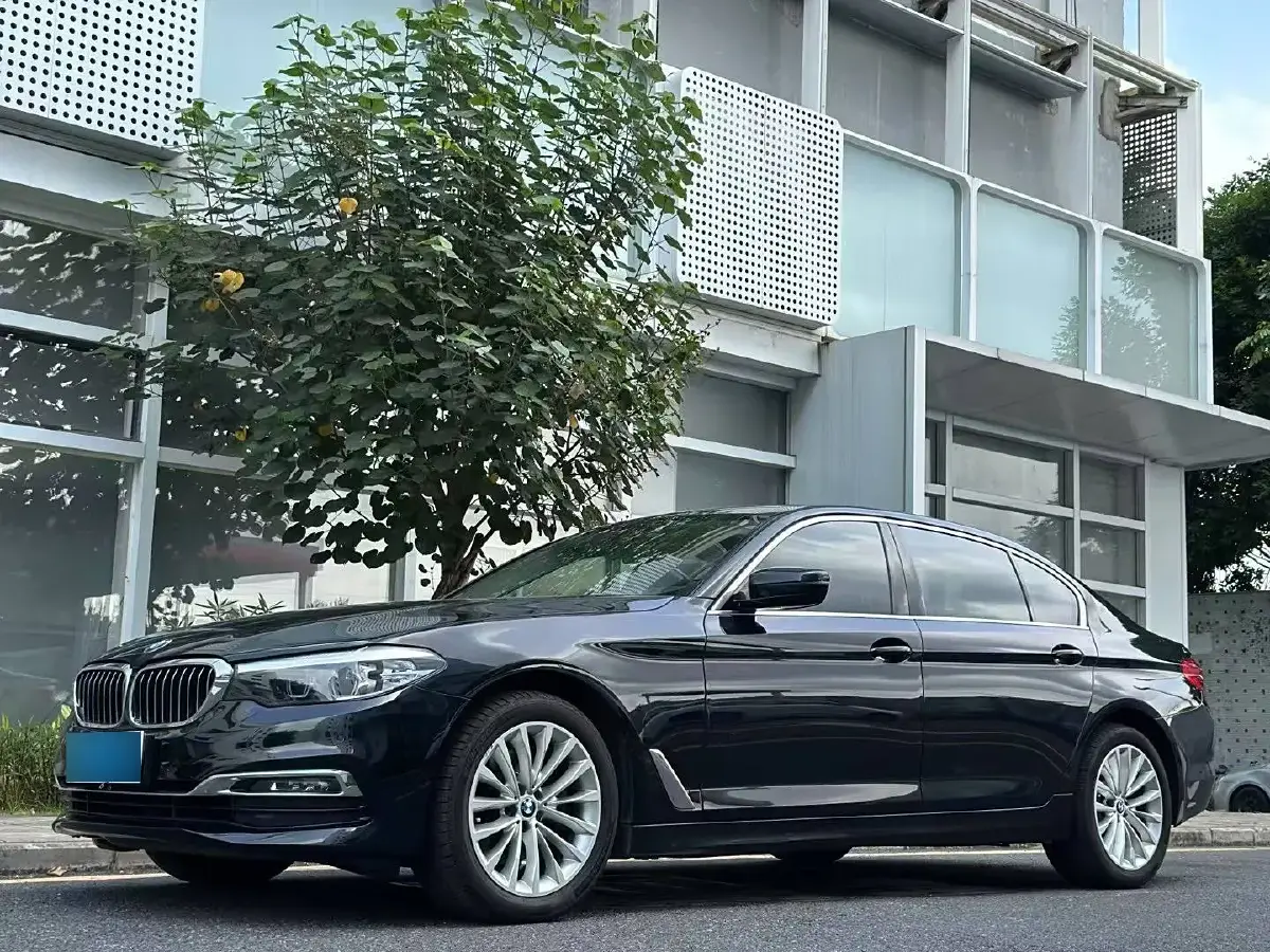 2019 BMW 5 Series 2.0T 184HP L4 8AT