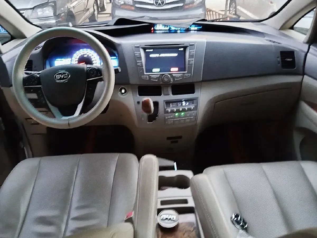 2015 BYD M6 2.4L 167HP L4 6DCT,autocango,china used car exporter,china ev exporter,chinese used car exporter,chinese used ev exporter