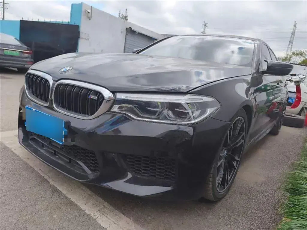 2018 BMW M5 4.4T 600HP V8 8AT