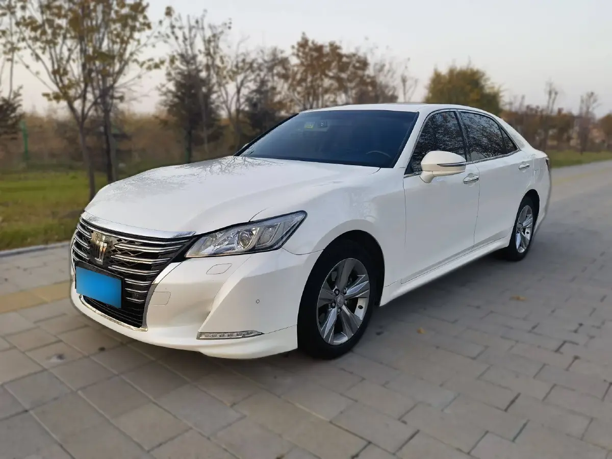 2015 Toyota Crown 2.5L 193HP V6 6AT