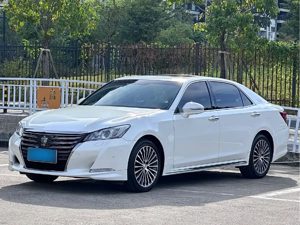 2018 Toyota Crown 2.0T 235HP L4 8AT