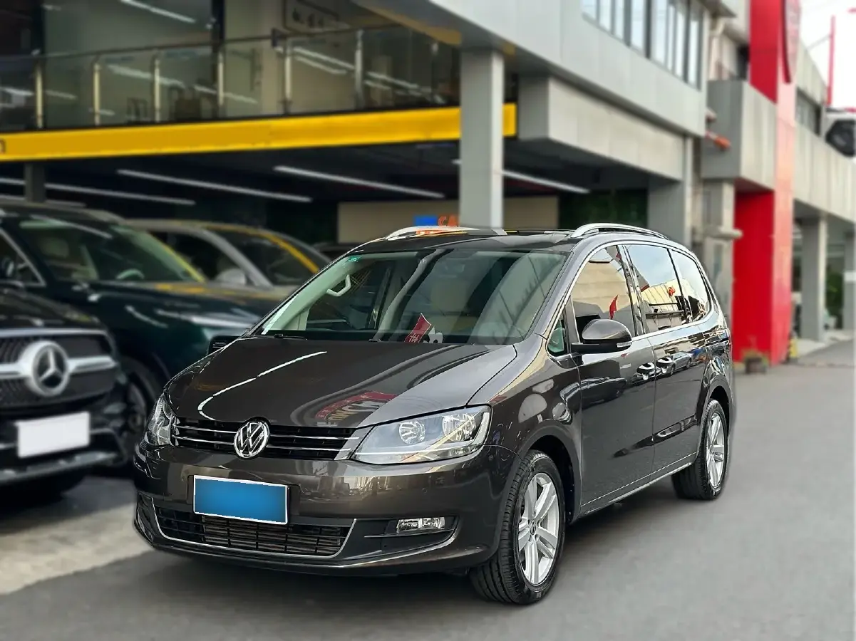 2018 Volkswagen Sharan 2.0T 220HP L4 6DCT