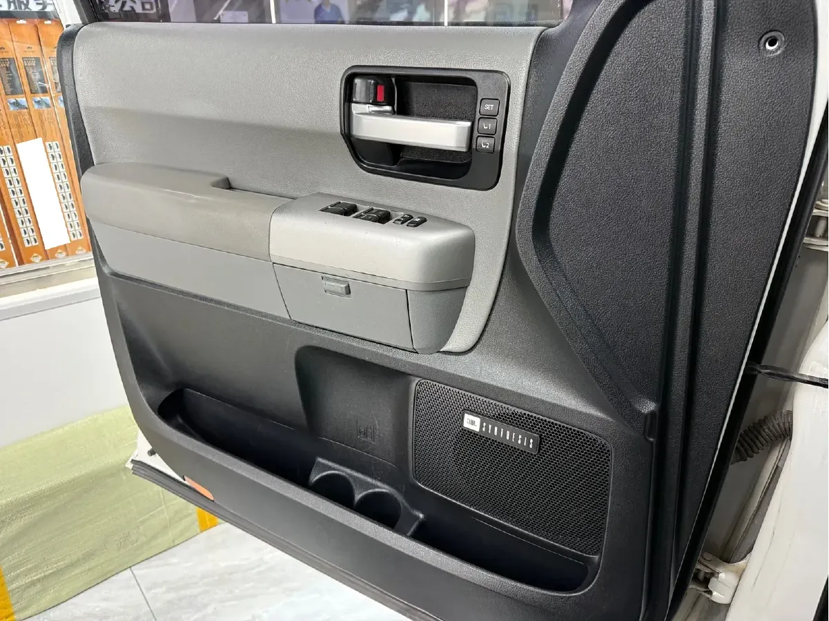 2010 Toyota Sequoia 5.7L 386HP V8 6AT,autocango,china used car exporter,china ev exporter,chinese used car exporter,chinese used ev exporter