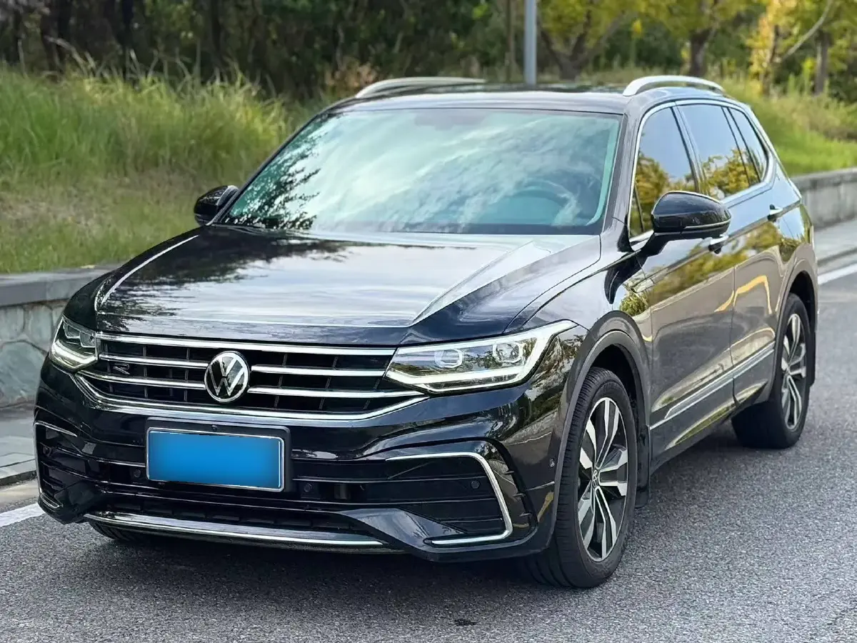 2022 Volkswagen Tiguan L 2.0T 220HP L4 7DCT