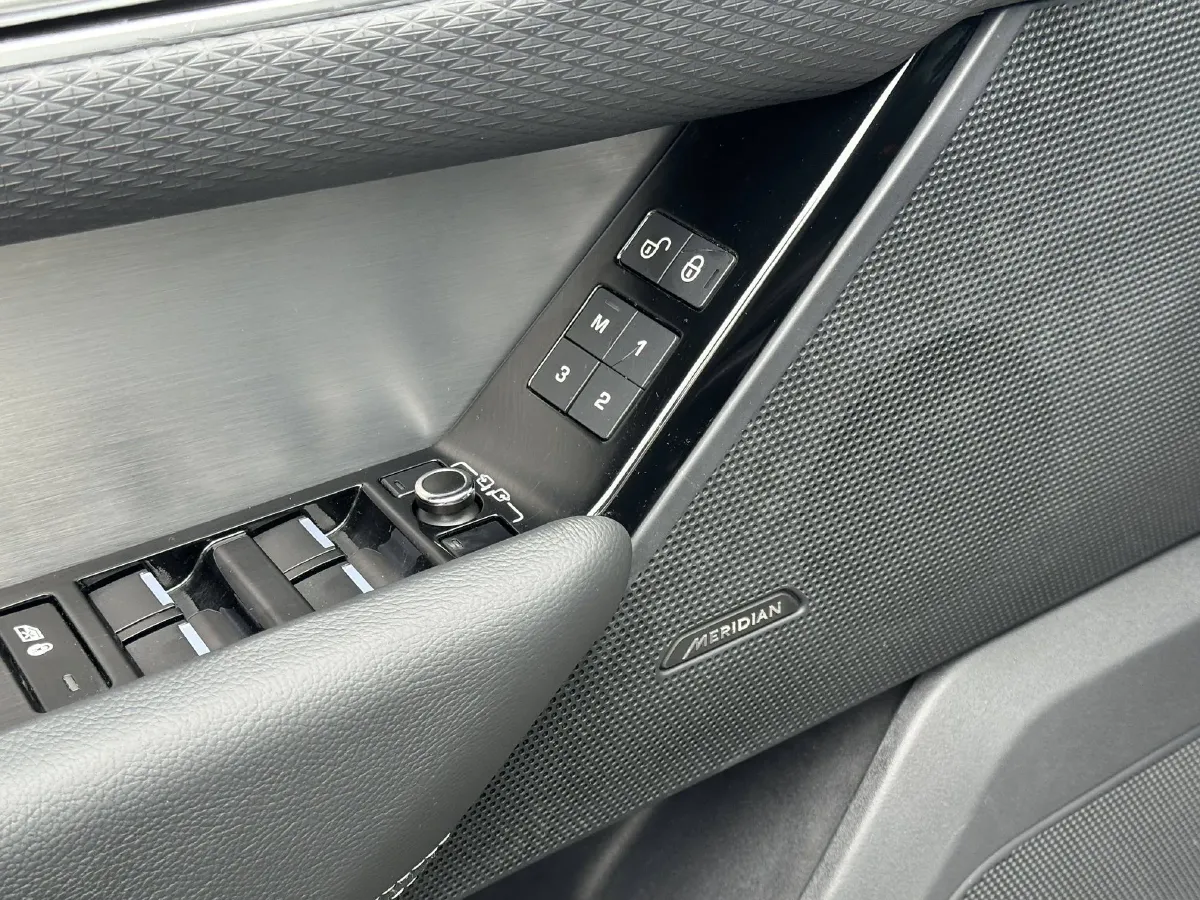 2019 Land Rover Range Rover Velar 2.0T 250HP L4 8AT,autocango,china used car exporter,china ev exporter,chinese used car exporter,chinese used ev exporter