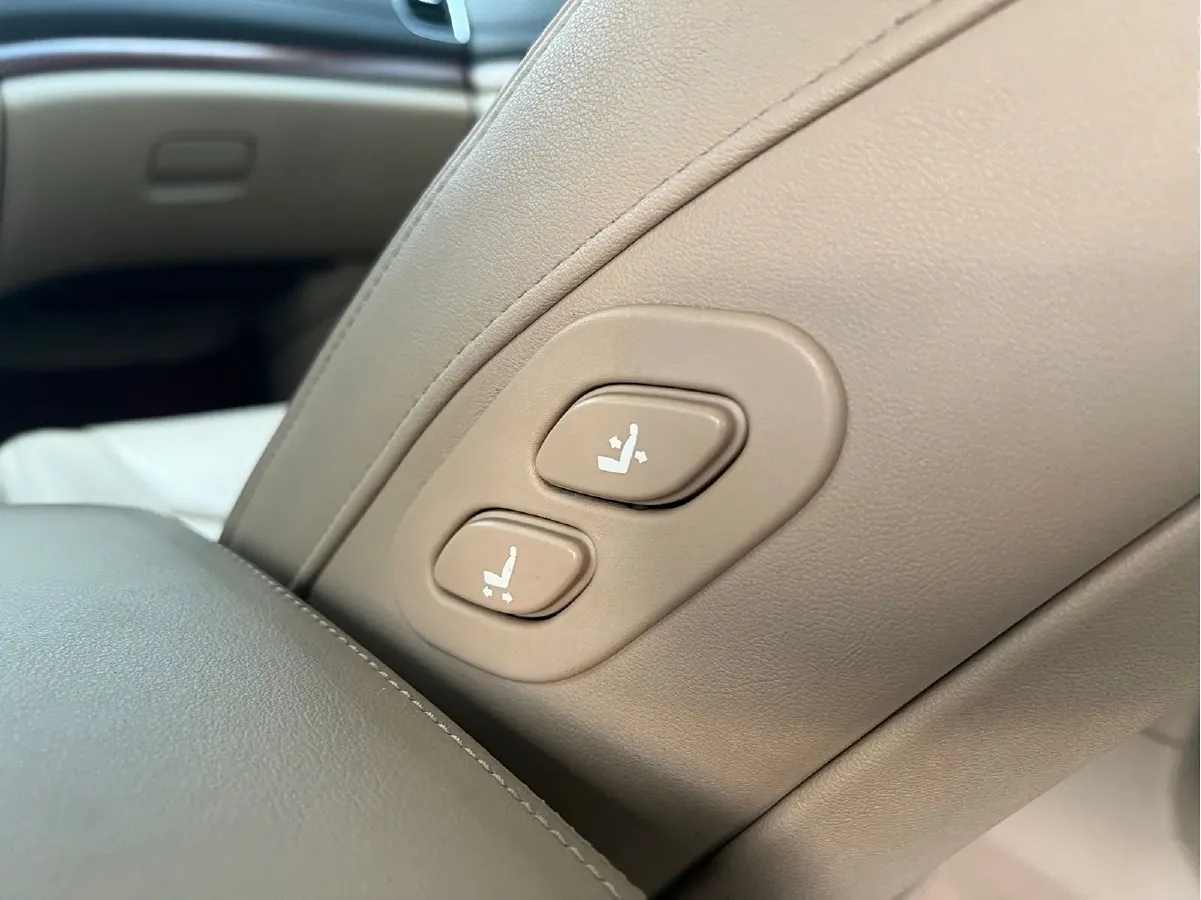 2012 Roewe 950 2.4L 186HP L4 6AT,autocango,china used car exporter,china ev exporter,chinese used car exporter,chinese used ev exporter