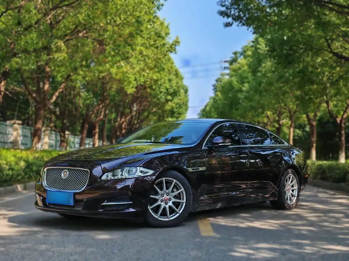 2014 Jaguar XJ 2.0T 240HP L4 8AT
