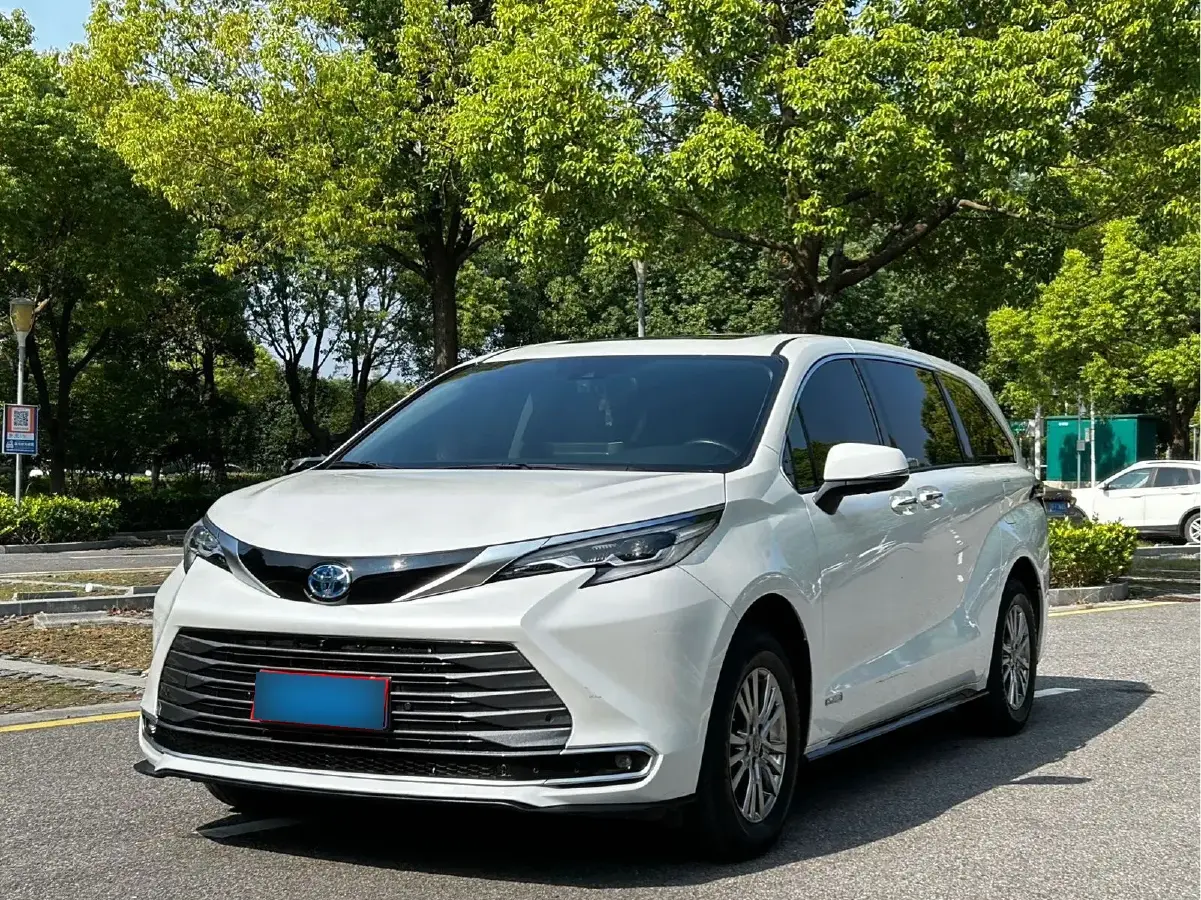 2021 Toyota Sienna 2.5L 192HP L4 E-CVT Hybrid