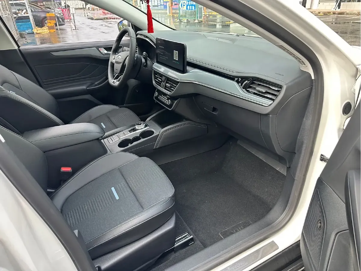 2021 Ford Focus Active 1.5T 174HP L3 8AT,autocango,china used car exporter,china ev exporter,chinese used car exporter,chinese used ev exporter