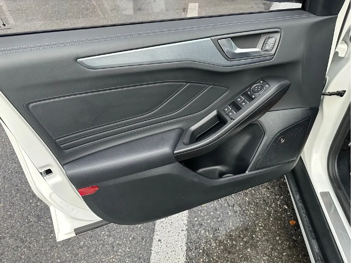 2021 Ford Focus Active 1.5T 174HP L3 8AT,autocango,china used car exporter,china ev exporter,chinese used car exporter,chinese used ev exporter