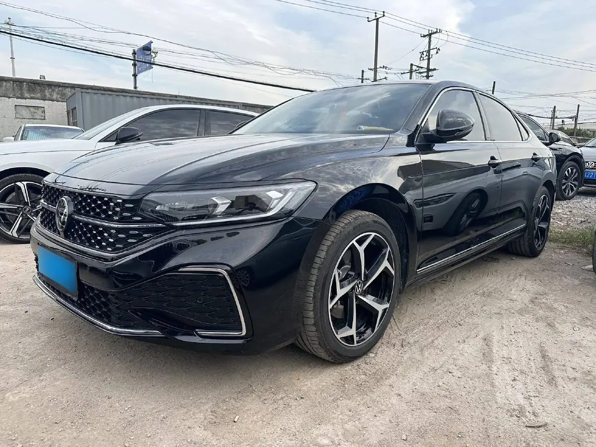 2023 Volkswagen Passat 2.0T 186HP L4 7DCT