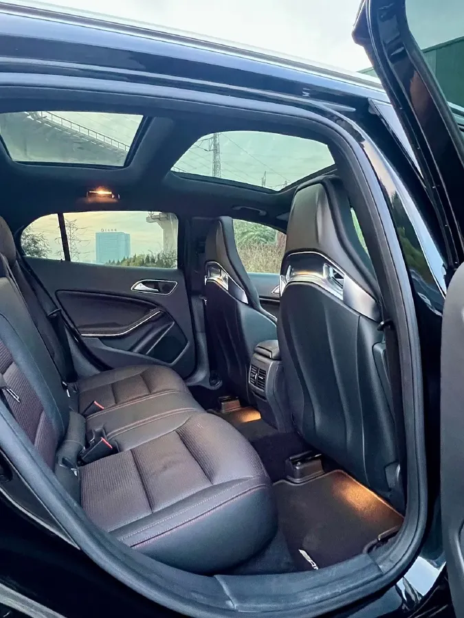 2015 Mercedes-Benz GLA AMG 2.0T 360HP L4 7DCT,autocango,china used car exporter,china ev exporter,chinese used car exporter,chinese used ev exporter