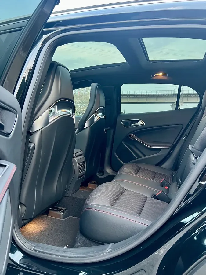 2015 Mercedes-Benz GLA AMG 2.0T 360HP L4 7DCT,autocango,china used car exporter,china ev exporter,chinese used car exporter,chinese used ev exporter