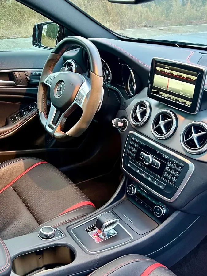 2015 Mercedes-Benz GLA AMG 2.0T 360HP L4 7DCT,autocango,china used car exporter,china ev exporter,chinese used car exporter,chinese used ev exporter