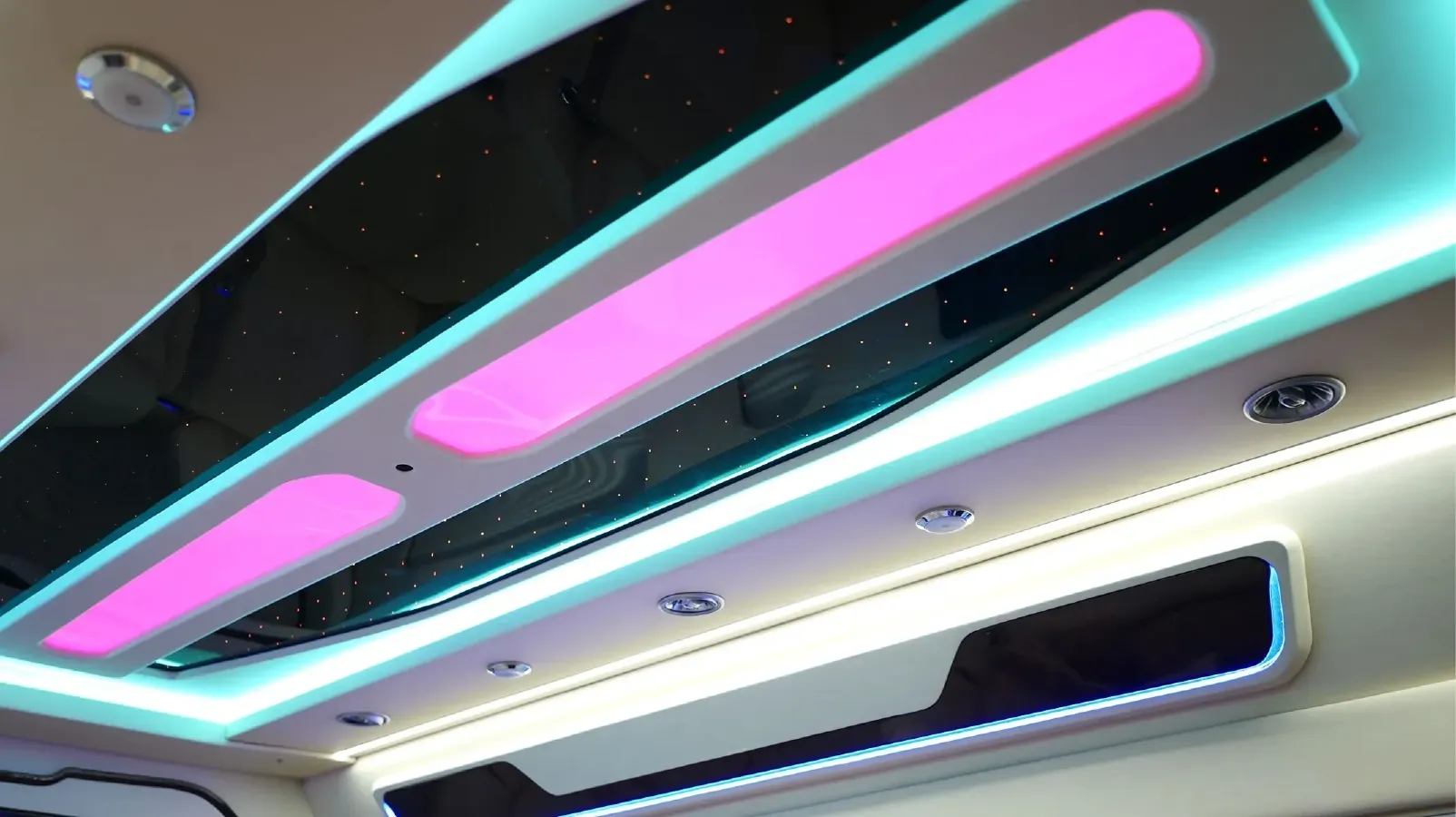 2011 Toyota Hiace 2.7L 154HP L4 4AT,autocango,china used car exporter,china ev exporter,chinese used car exporter,chinese used ev exporter