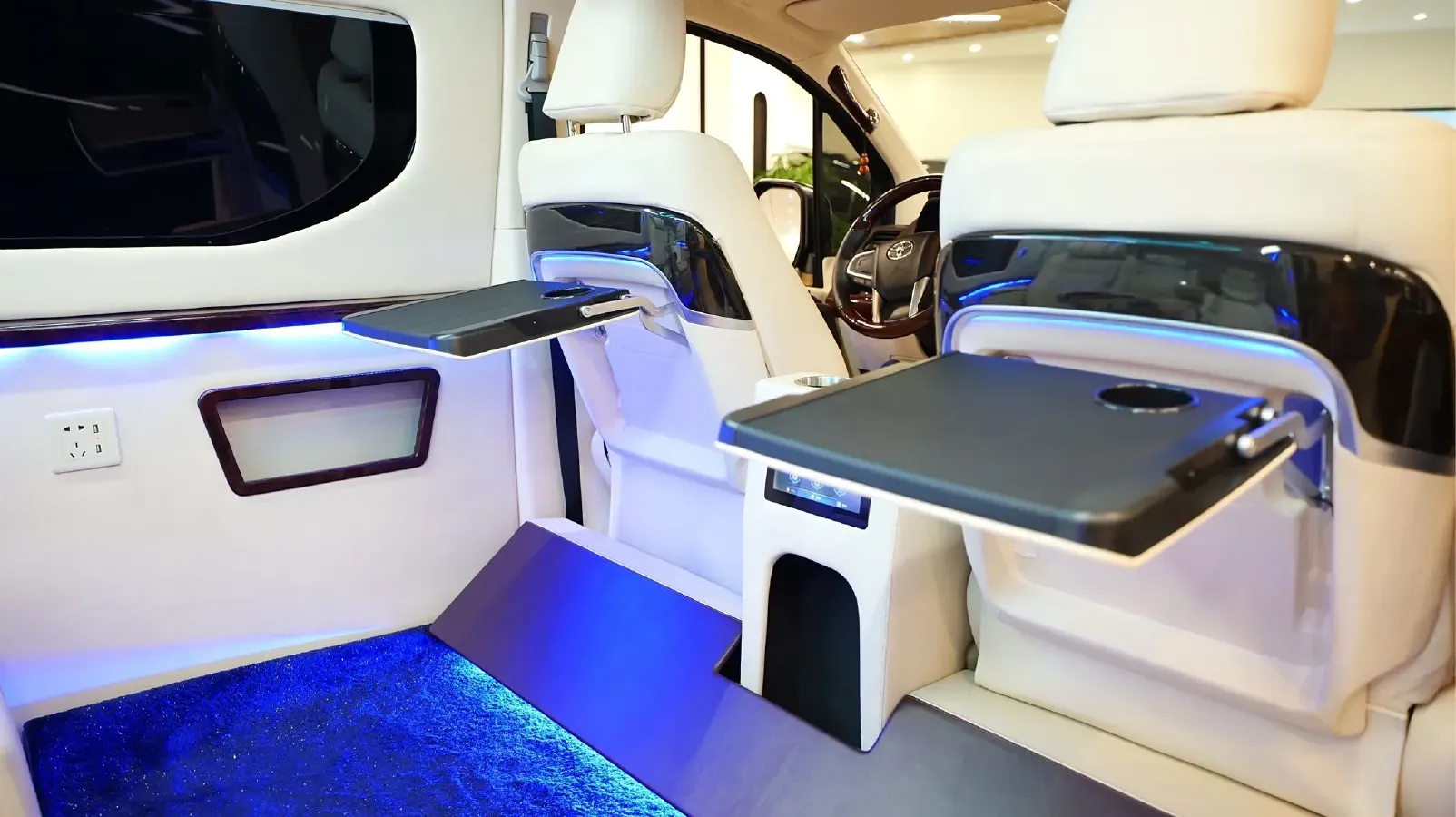 2011 Toyota Hiace 2.7L 154HP L4 4AT,autocango,china used car exporter,china ev exporter,chinese used car exporter,chinese used ev exporter