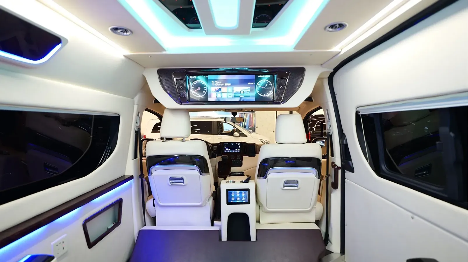 2011 Toyota Hiace 2.7L 154HP L4 4AT,autocango,china used car exporter,china ev exporter,chinese used car exporter,chinese used ev exporter