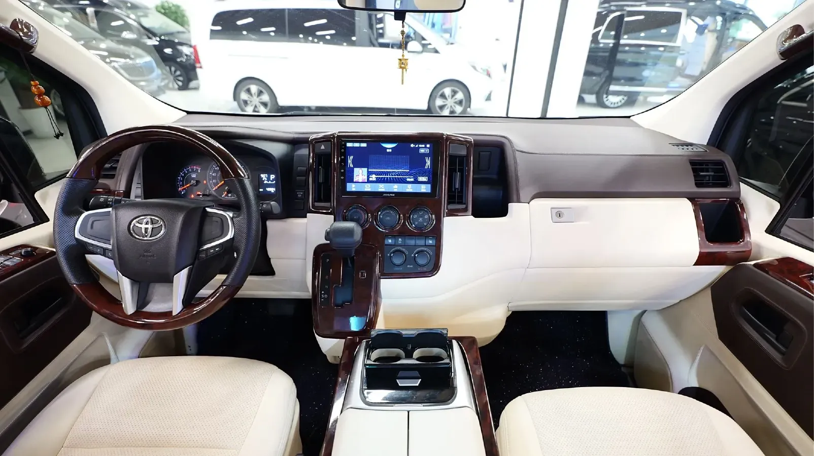 2011 Toyota Hiace 2.7L 154HP L4 4AT,autocango,china used car exporter,china ev exporter,chinese used car exporter,chinese used ev exporter