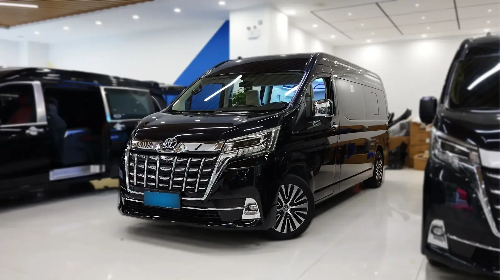 2011 Toyota Hiace 2.7L 154HP L4 4AT