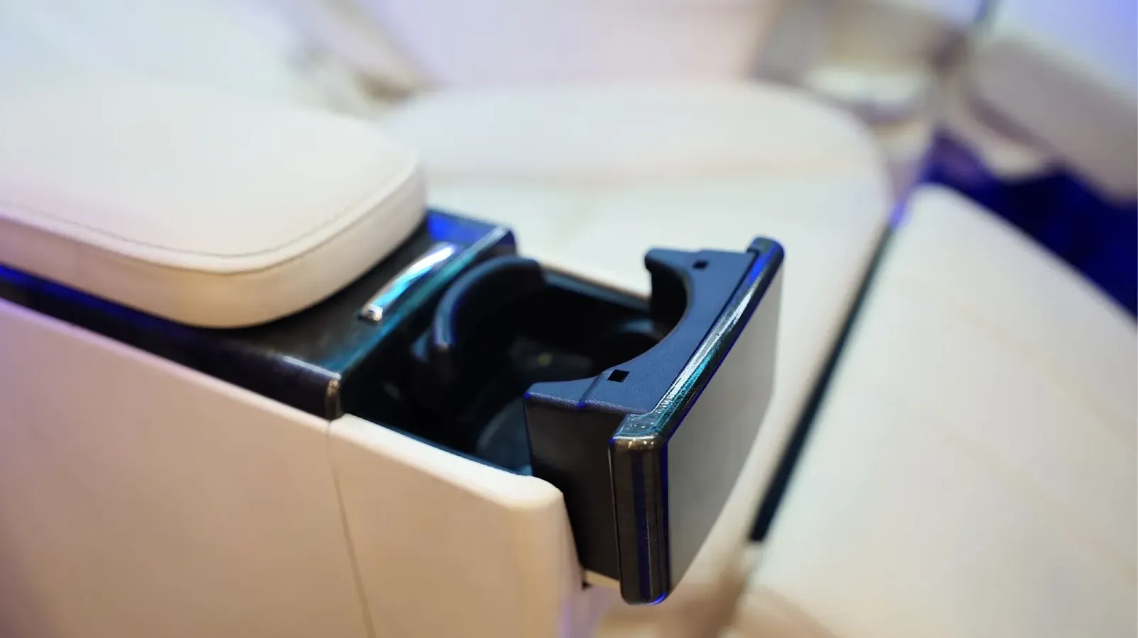 2011 Toyota Hiace 2.7L 154HP L4 4AT,autocango,china used car exporter,china ev exporter,chinese used car exporter,chinese used ev exporter