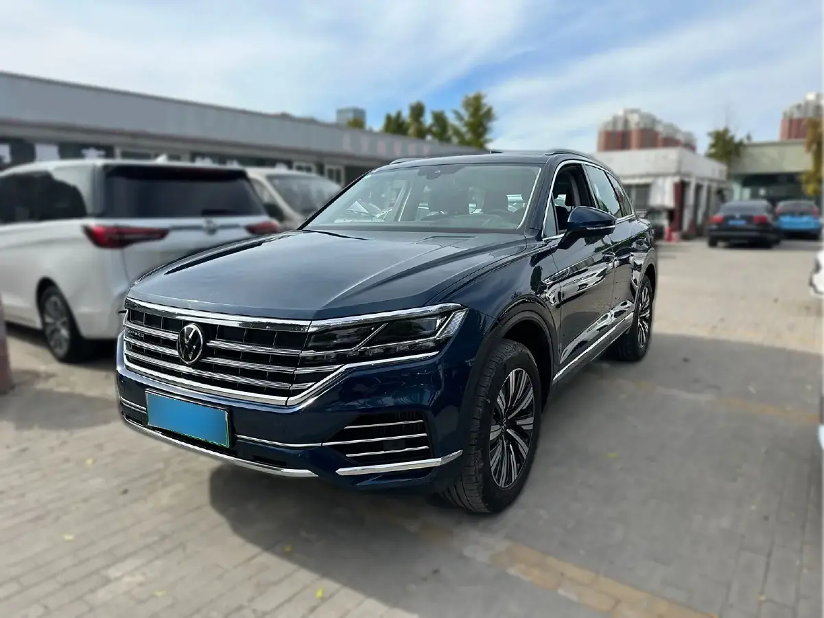 2021 Volkswagen Touareg 2.0T 252HP L4 8AT PHEV 18KWH