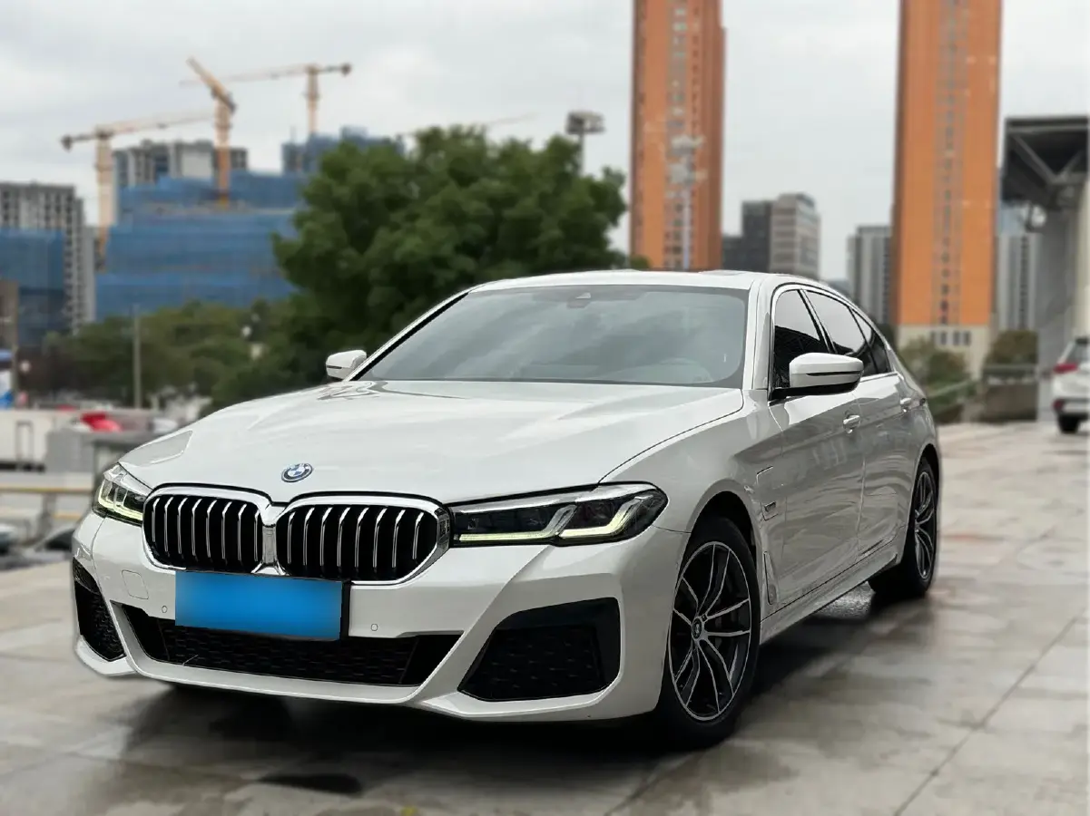 2022 BMW 5 Series 2.0T 184HP L4 8AT PHEV 17.7KWH