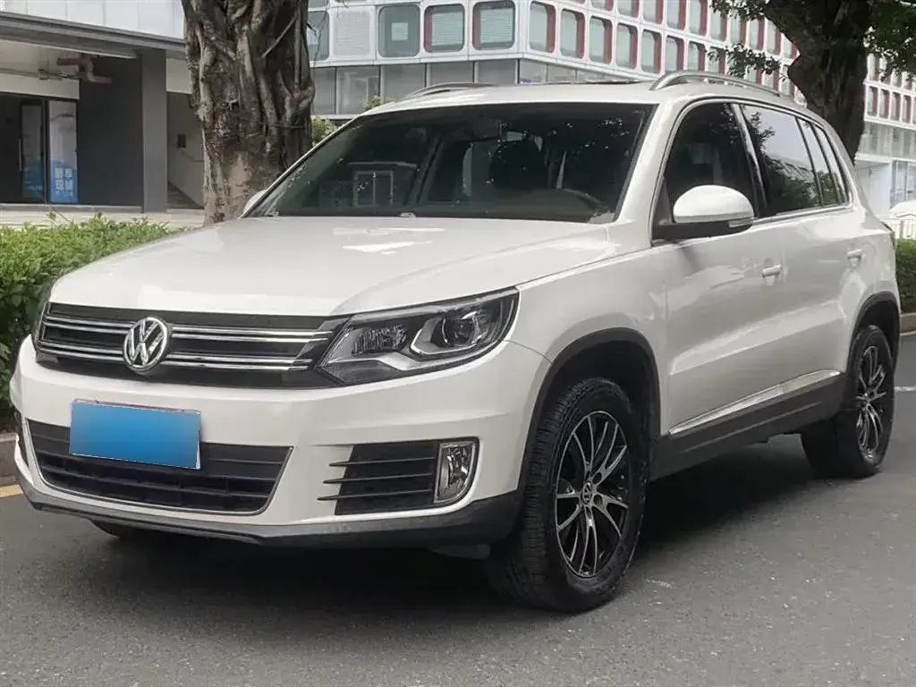 2013 Volkswagen Tiguan 2.0T 200HP L4 6AT