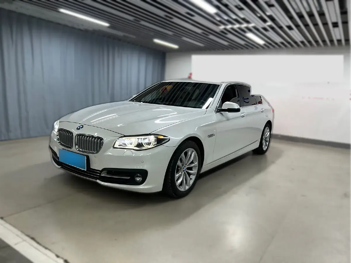 2017 BMW 5 Series 3.0T 306HP L6 8AT