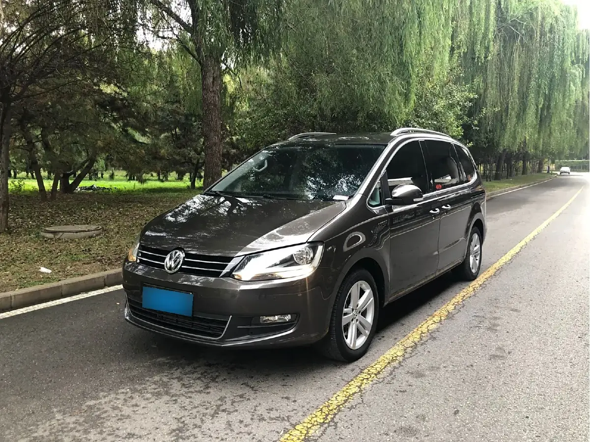 2018 Volkswagen Sharan 2.0T 220HP L4 6DCT
