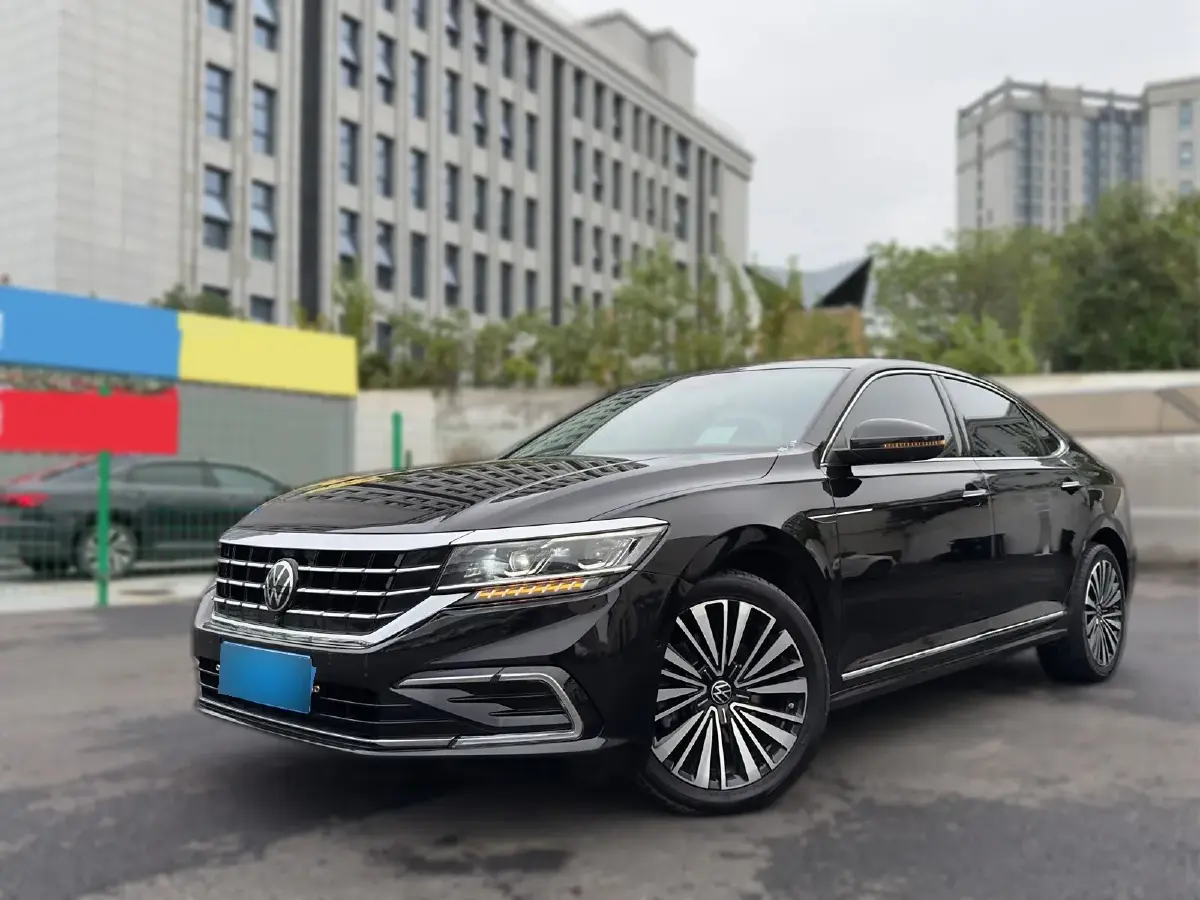 2021 Volkswagen Passat 2.0T 220HP L4 7DCT
