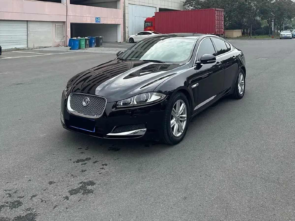 2013 Jaguar XF 2.0T 240HP L4 8AT
