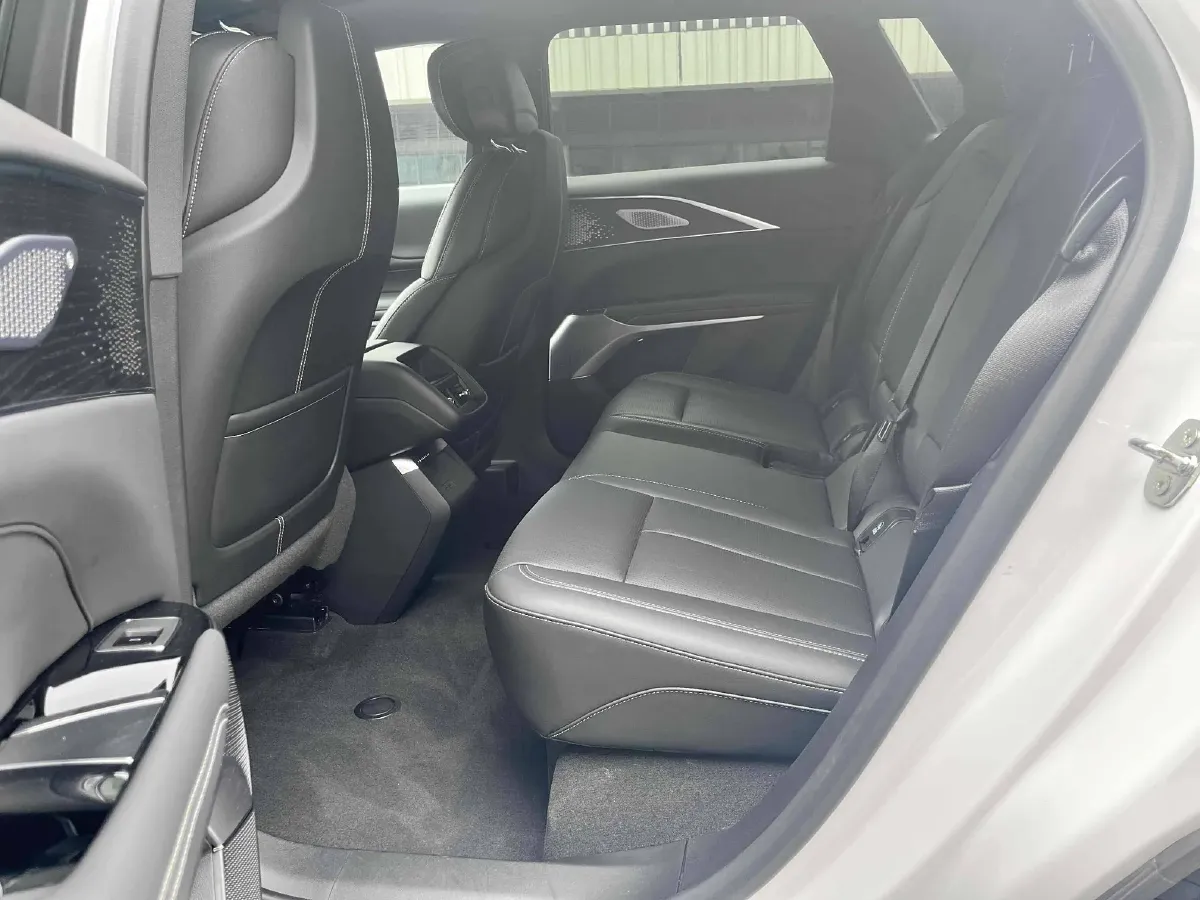 2022 Cadillac IQ Lyriq BEV 95.7KWH,autocango,china used car exporter,china ev exporter,chinese used car exporter,chinese used ev exporter