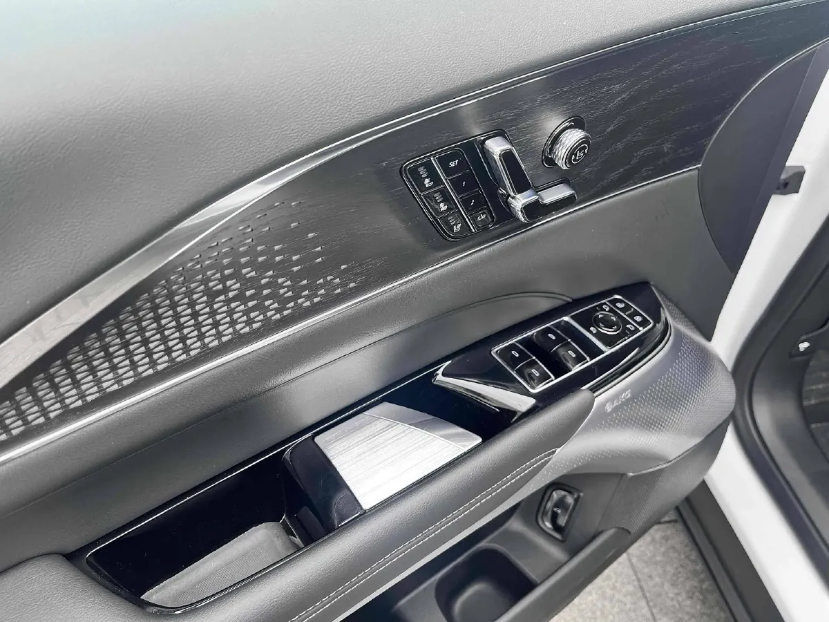 2022 Cadillac IQ Lyriq BEV 95.7KWH,autocango,china used car exporter,china ev exporter,chinese used car exporter,chinese used ev exporter