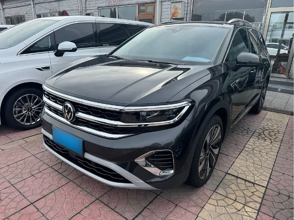 2023 Volkswagen Talagon 2.0T 220HP L4 7DCT