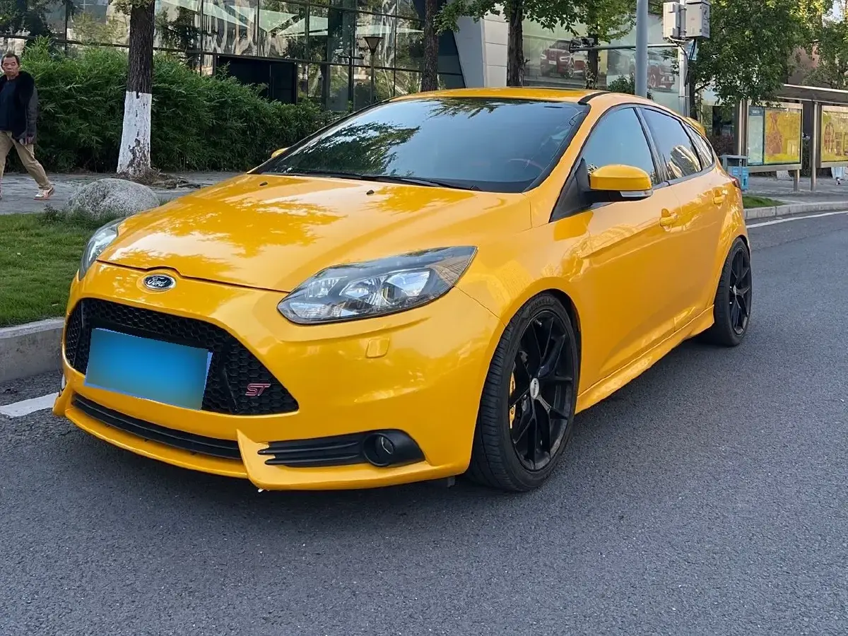 2013 Ford Focus 2.0T 250HP L4 6MT