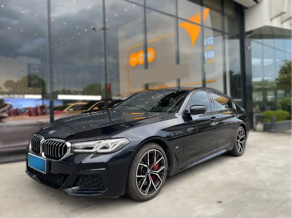 2022 BMW 5 Series 3.0T 340HP L6 8AT