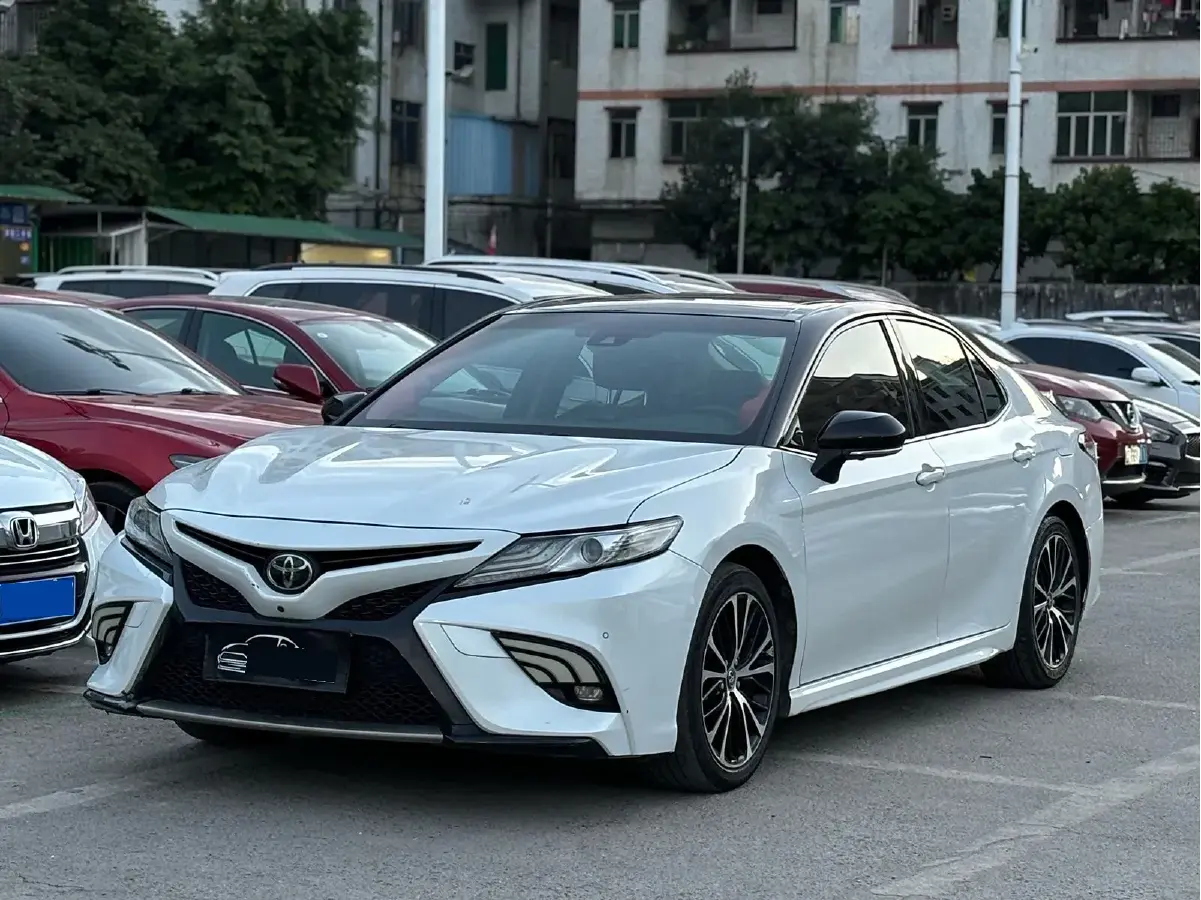 2019 Toyota Camry 2.5L 209HP L4 8AT
