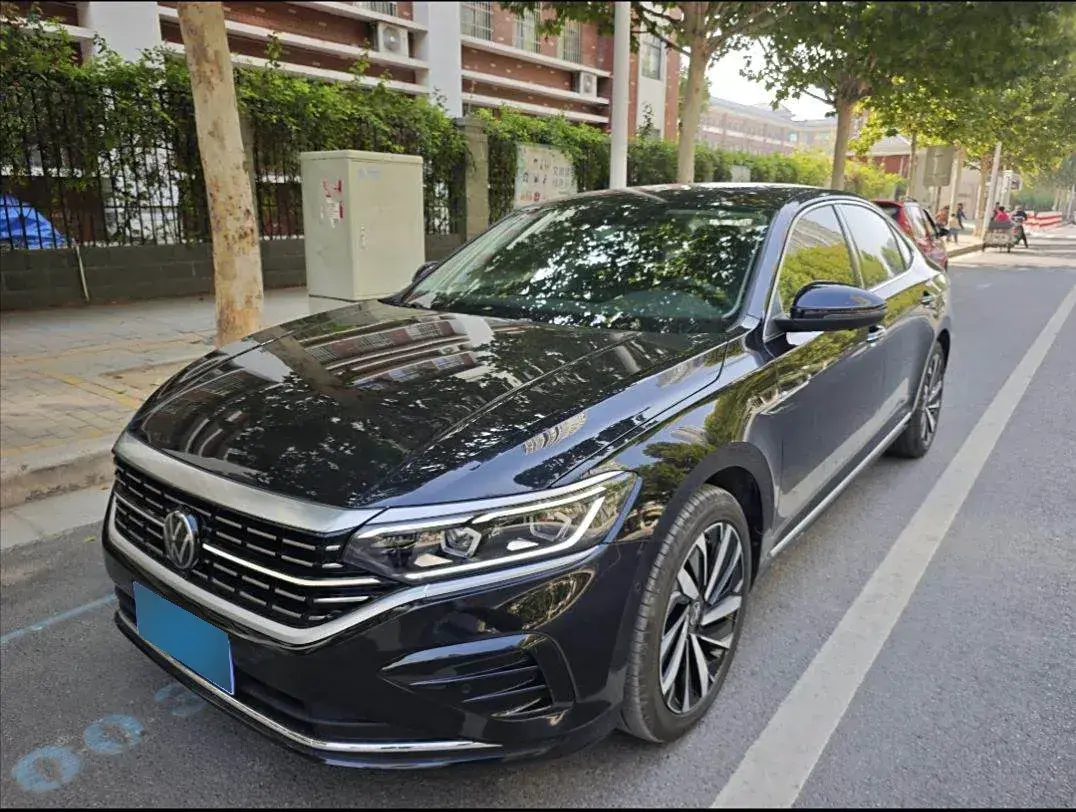 2024 Volkswagen Passat 2.0T 220HP L4 7DCT