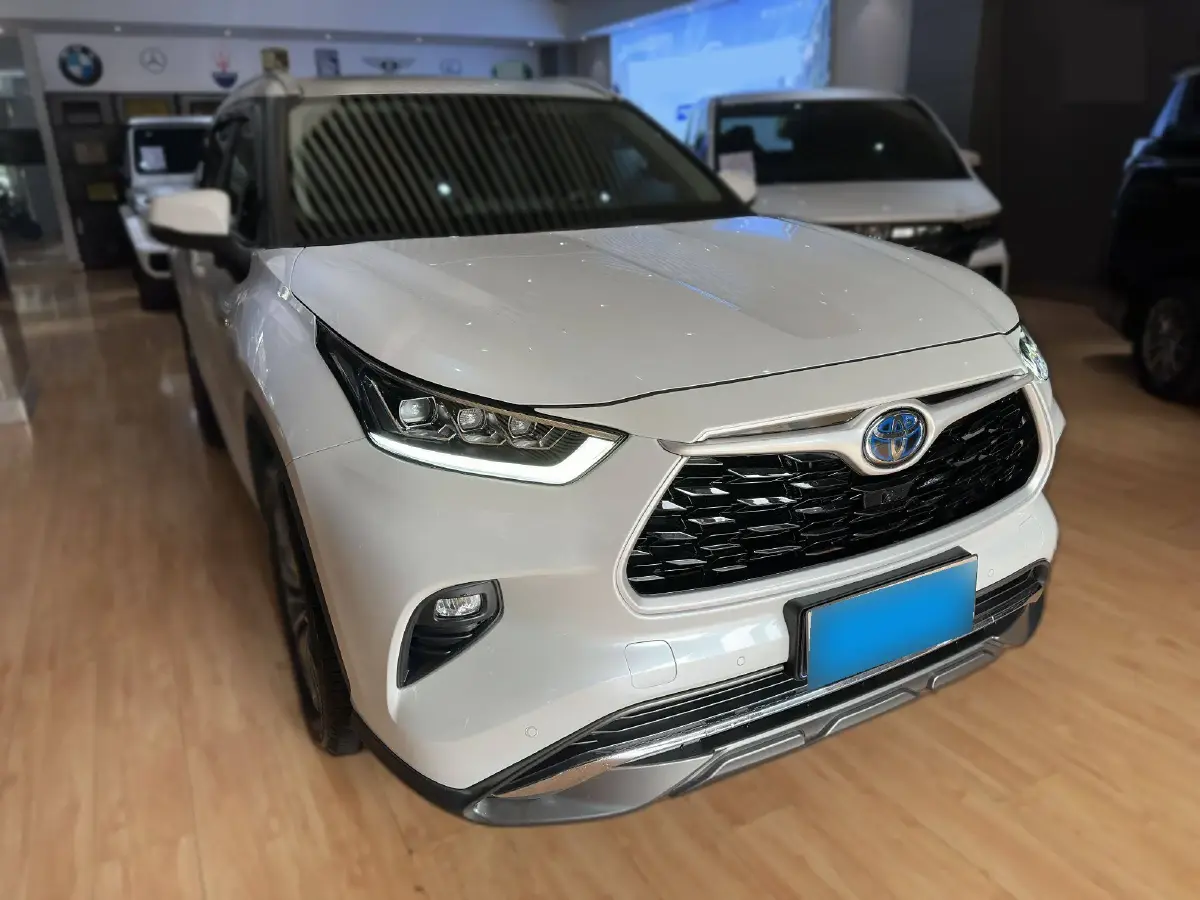 2022 Toyota Highlander 2.5L 192HP L4 E-CVT Hybrid
