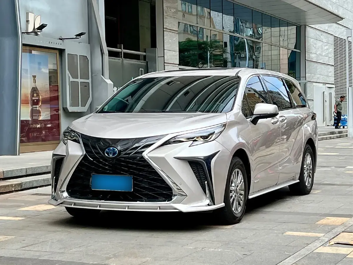 2023 Toyota Sienna 2.5L 189HP L4 E-CVT Hybrid