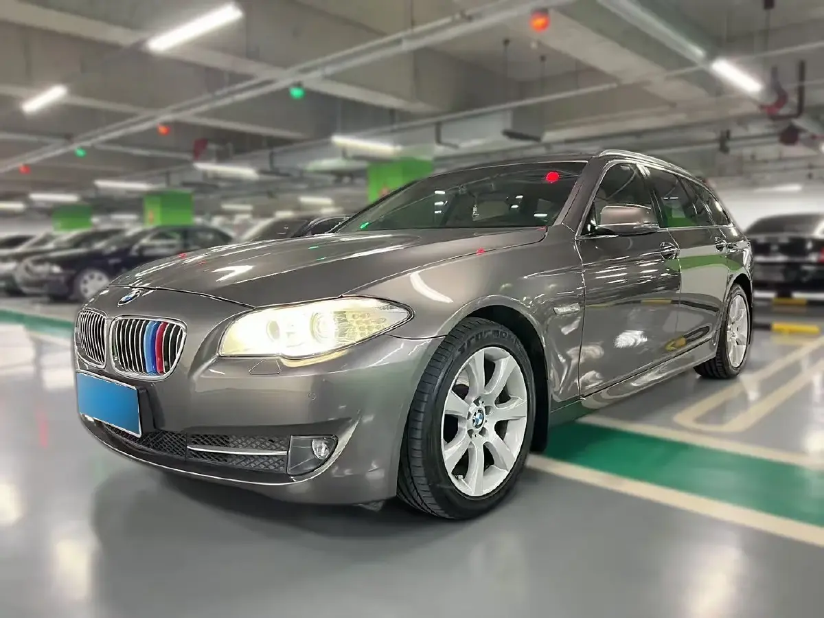 2012 BMW 5 Series 3.0L 258HP L6 8AT