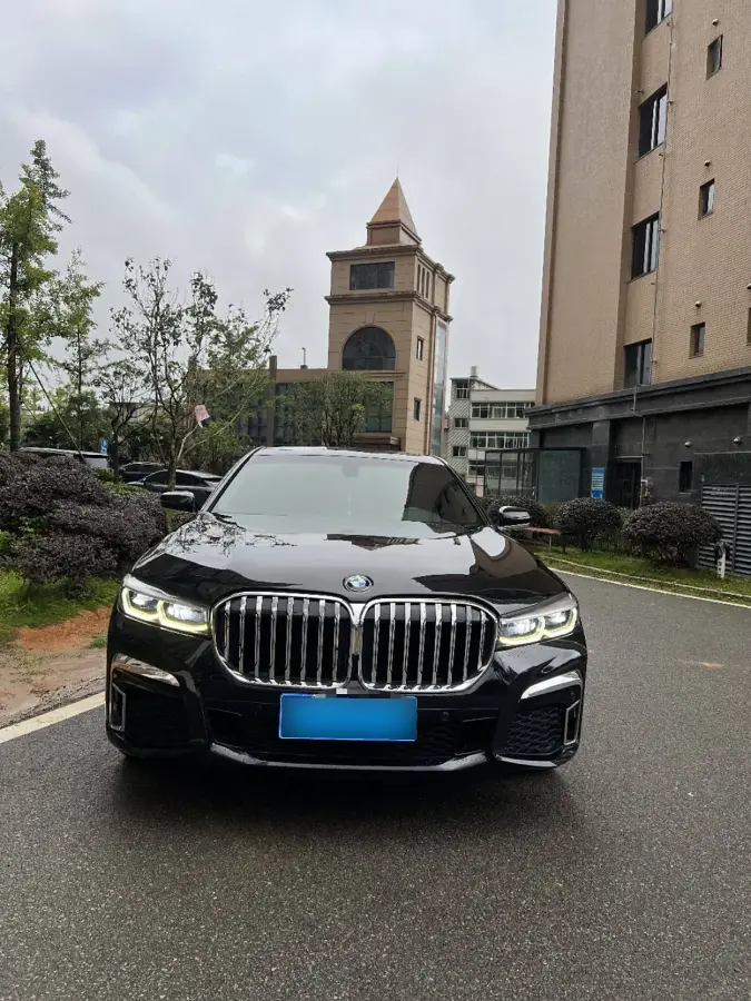 2011 BMW 7 Series 3.0L 258HP L6 6AT