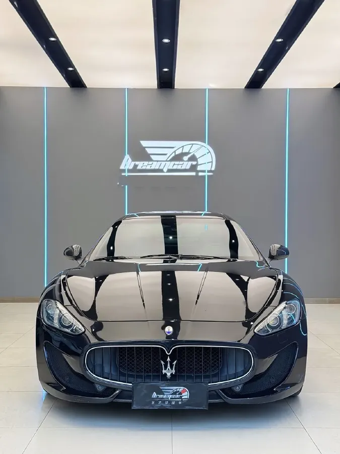 2013 Maserati GranTurismo 4.7L 460HP V8 6AT,autocango,china used car exporter,china ev exporter,chinese used car exporter,chinese used ev exporter